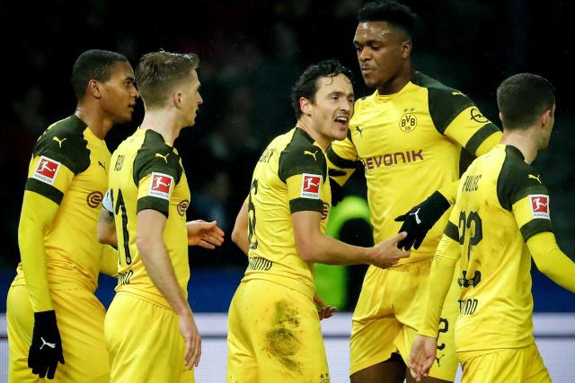 拜仁官方向巴黎道歉 球迷拉横幅未得到拜仁授权